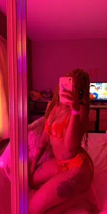 OnlyFans account  nin4simone avatar 1