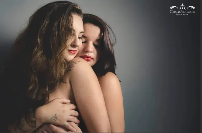 OnlyFans account  twobrokegirls.br header 2