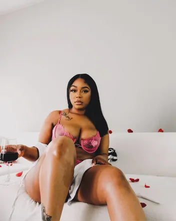 OnlyFans account  myaprilshowerss header 2