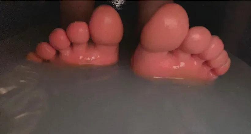 OnlyFans cuenta missfeetmommy header 2