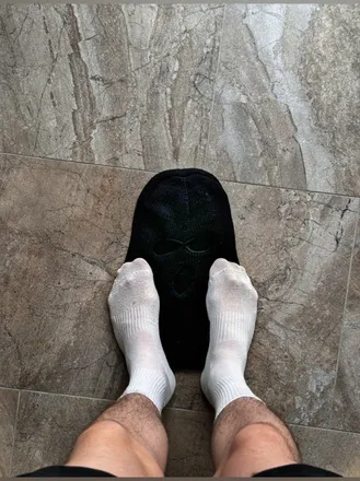 OnlyFans account  howtobeguymontag header 2