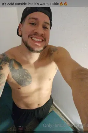 OnlyFans cuenta adamley header 2