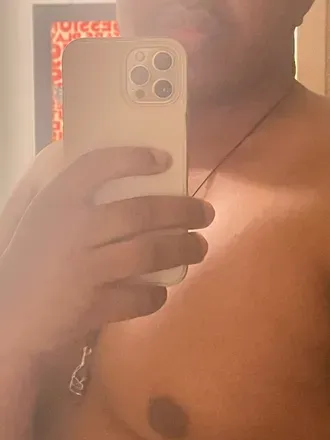 OnlyFans account  geekygentlegiant avatar 1