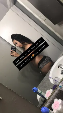 OnlyFans cuenta prettynee22 header 2