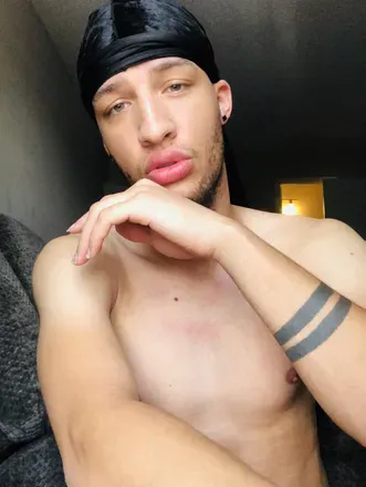 OnlyFans cuenta sexyredxxx avatar 1