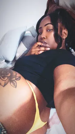 OnlyFans cuenta annikabaker header 2