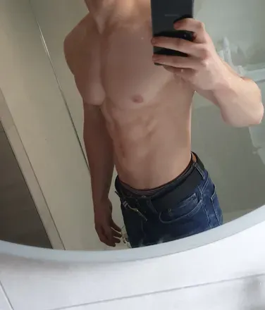 OnlyFans cuenta yungmuscles avatar 1