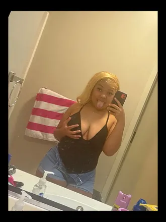 OnlyFans cuenta tweetytheredbone header 2
