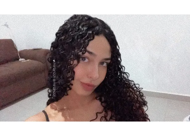 OnlyFans cuenta mirianizzi header 2