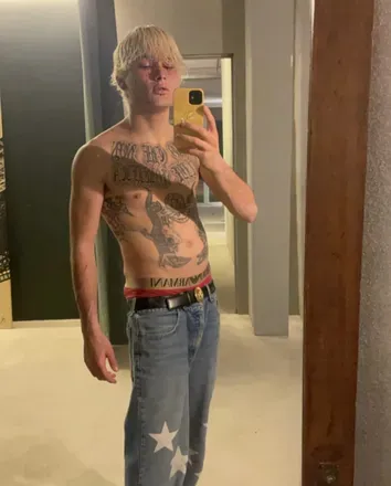 OnlyFans cuenta bennybanana7 header 2