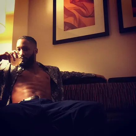 OnlyFans cuenta cum4-west11 header 2