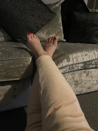 OnlyFans cuenta ellas2feet header 2