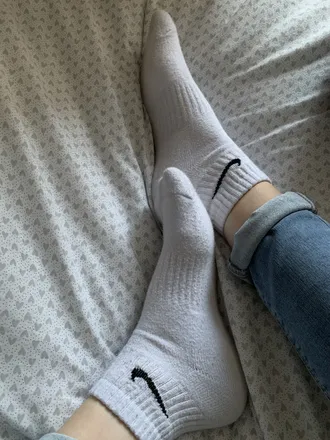 OnlyFans cuenta youngfeet06 header 2