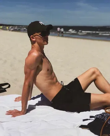 OnlyFans cuenta yourblondedreamboy header 2
