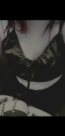 OnlyFans cuenta moderngoth avatar 1