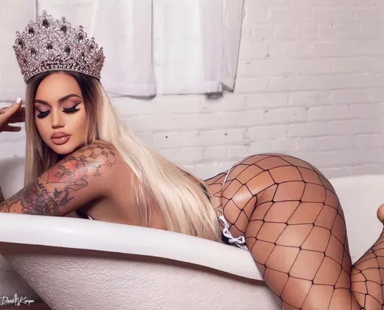 OnlyFans cuenta trinaleigh header 2