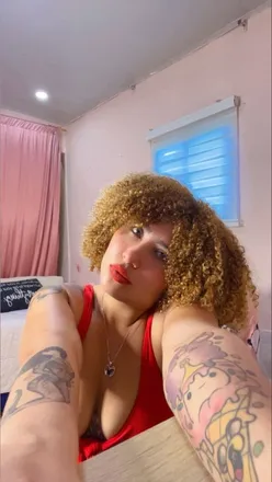 OnlyFans cuenta gold_curlscb header 2