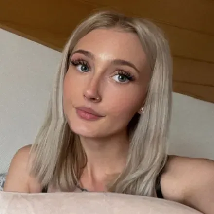 OnlyFans cuenta chloe_18 avatar 1