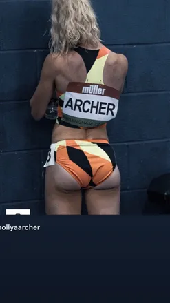 OnlyFans cuenta hollyaarcher header 2