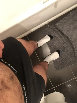 OnlyFans account  r_hung header 2