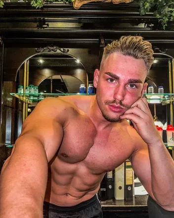 OnlyFans cuenta adamroots avatar 1