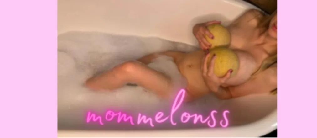 OnlyFans cuenta mommelonss header 2
