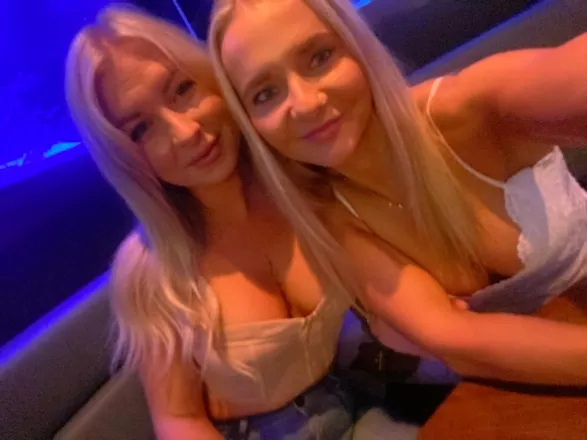 OnlyFans cuenta doubletroublechicks header 2