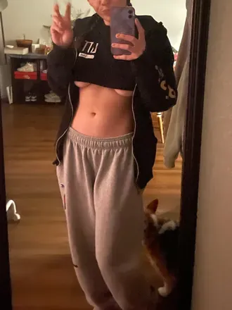 OnlyFans account  beesmokes avatar 1