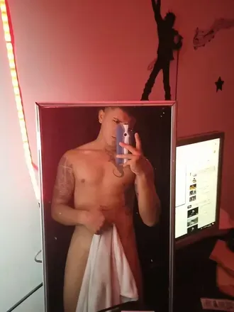 OnlyFans account  piipee02 avatar 1