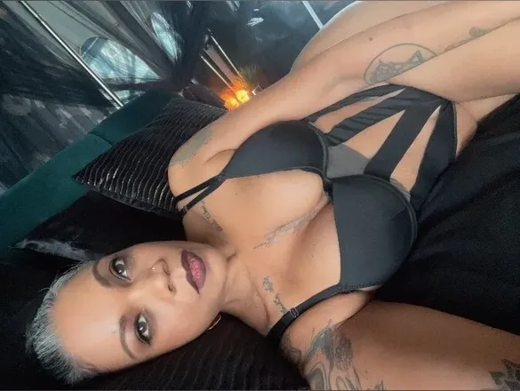 OnlyFans cuenta theeroticenigma header 2