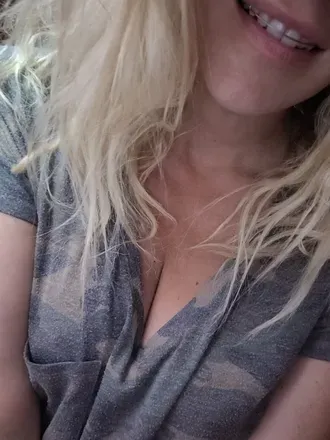 OnlyFans cuenta xyourdirtyslutx header 2