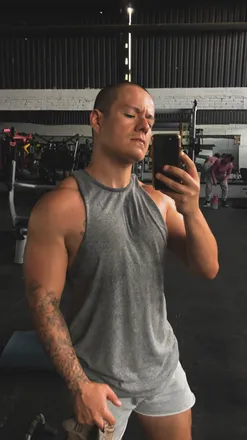 OnlyFans cuenta r01010010 header 2
