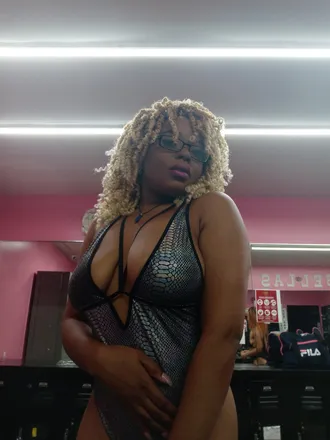 OnlyFans cuenta ms.blueivory910 header 2