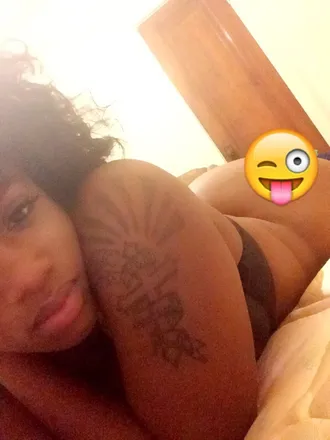 OnlyFans cuenta thefemaleq header 2