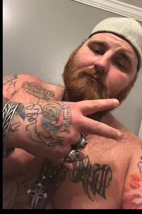 OnlyFans cuenta tatsbearddadbod header 2