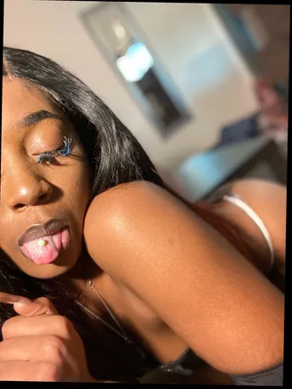 OnlyFans cuenta dollfacechanel header 2