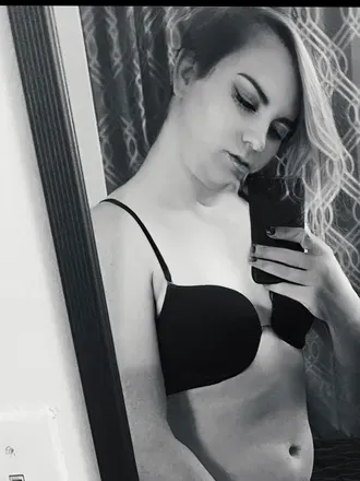 OnlyFans cuenta april.switches avatar 1