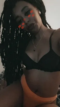 OnlyFans cuenta theprettyproblemmia header 2