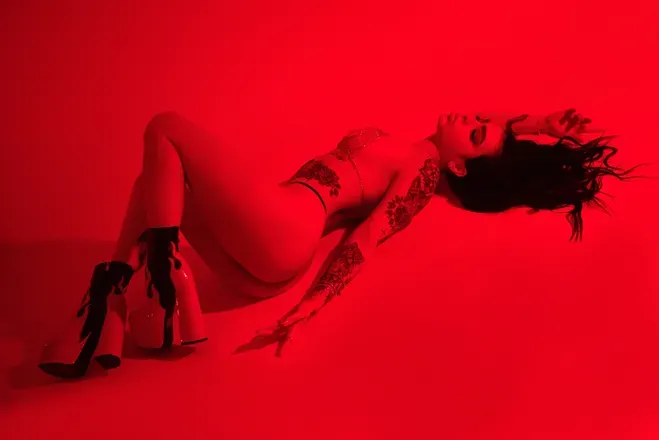 OnlyFans cuenta mikaeladoc header 2
