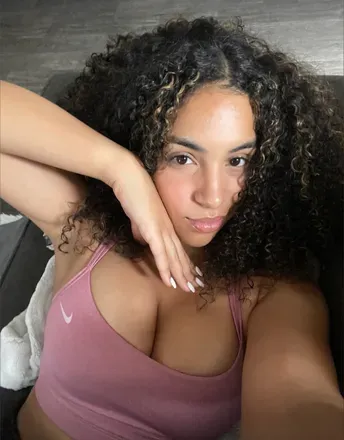 OnlyFans account  curlygurlxoxo avatar 1