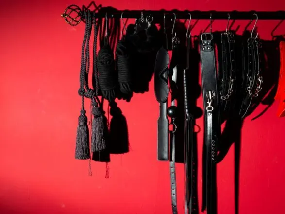 OnlyFans account  whispdes header 2