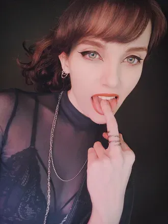 OnlyFans cuenta yandere_girlfriend header 2
