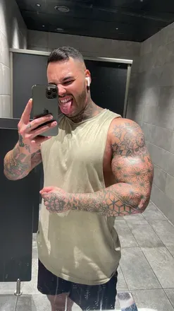 OnlyFans cuenta kevinonfire header 2