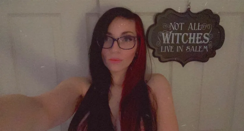 OnlyFans account  sarah.ashleyyy header 2