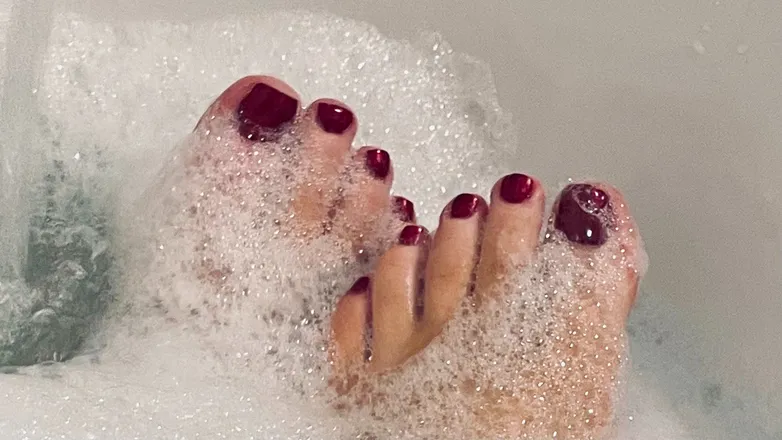 OnlyFans account  anniesxxfeet header 2
