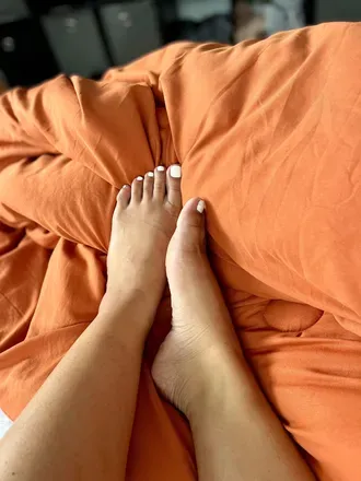 OnlyFans account  petite_toesies avatar 1