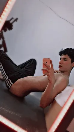 OnlyFans cuenta soycarlosmoreno_28 header 2