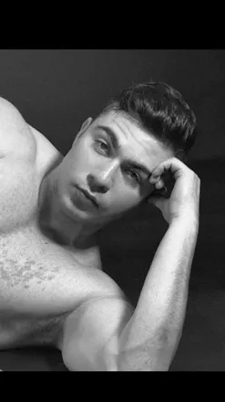 OnlyFans cuenta golden.lion header 2