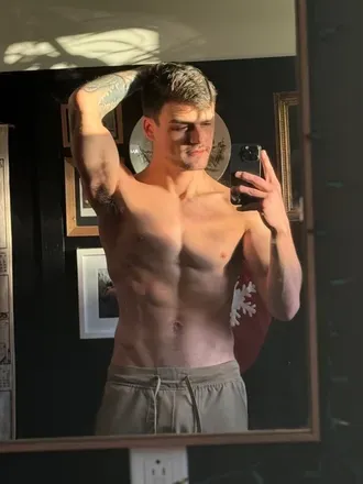 OnlyFans account  wowlookatyou header 2