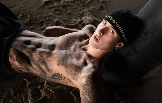 OnlyFans cuenta nothinglolarchve1010 header 2